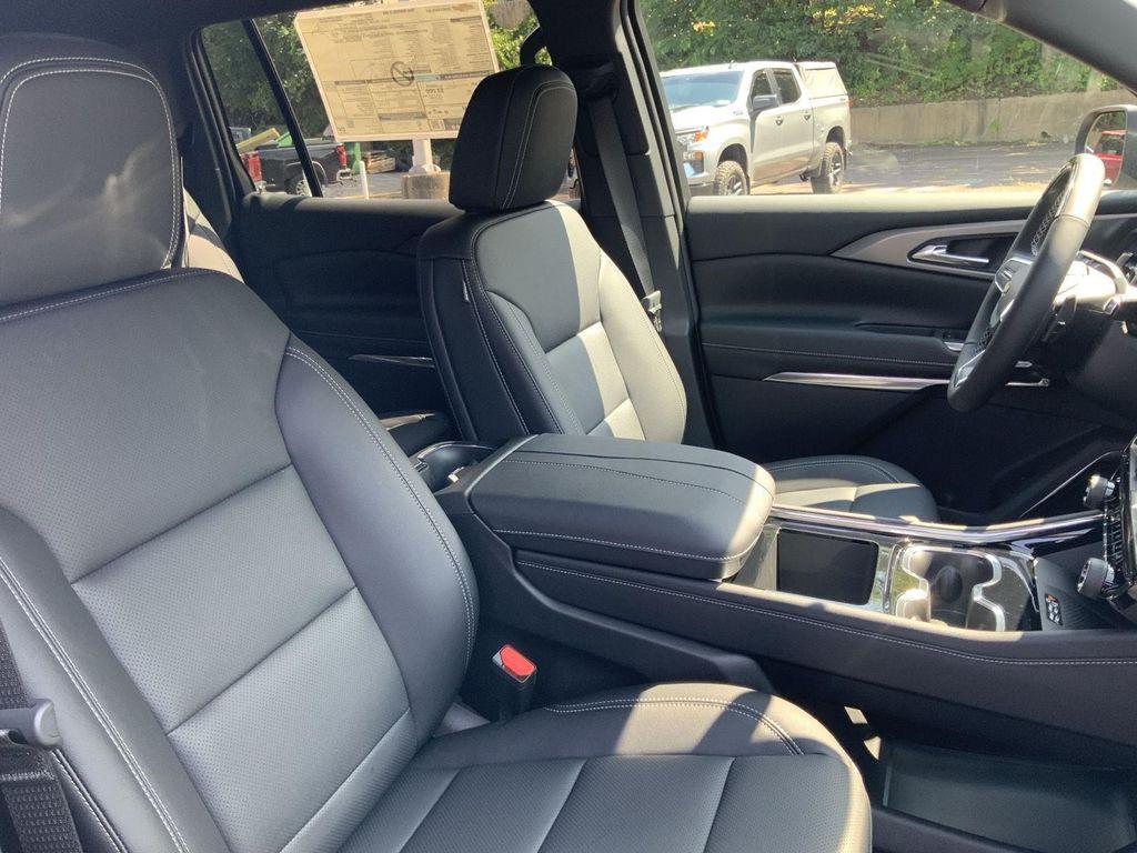 new 2025 Chevrolet Traverse car, priced at $48,670