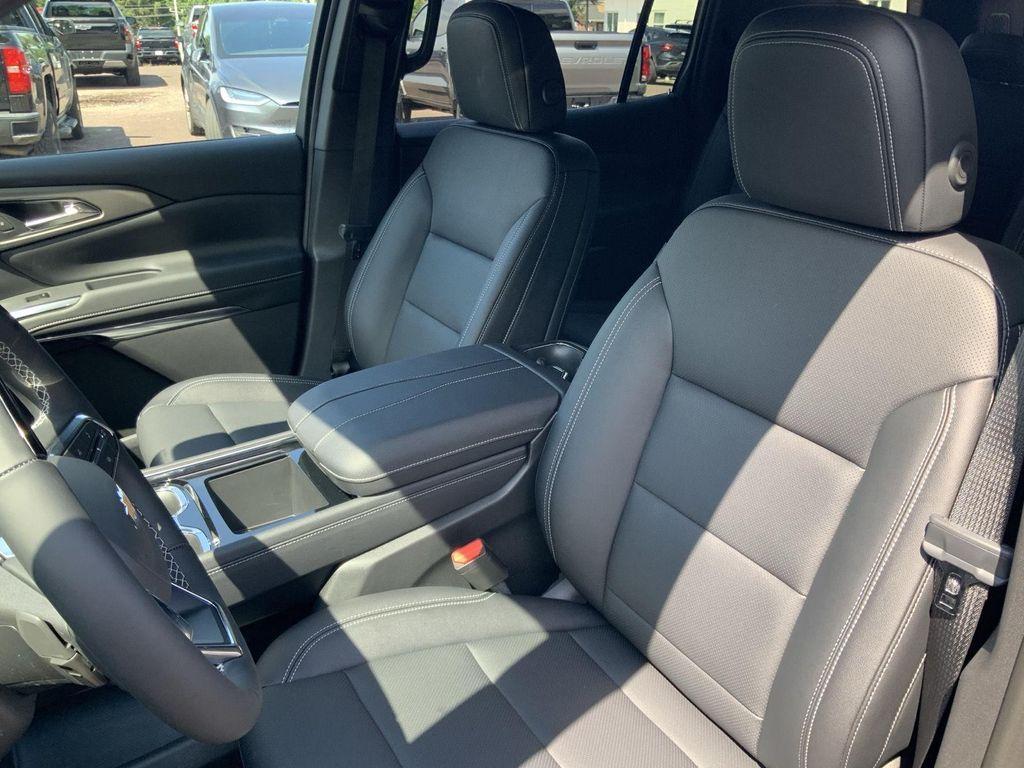 new 2025 Chevrolet Traverse car, priced at $48,670