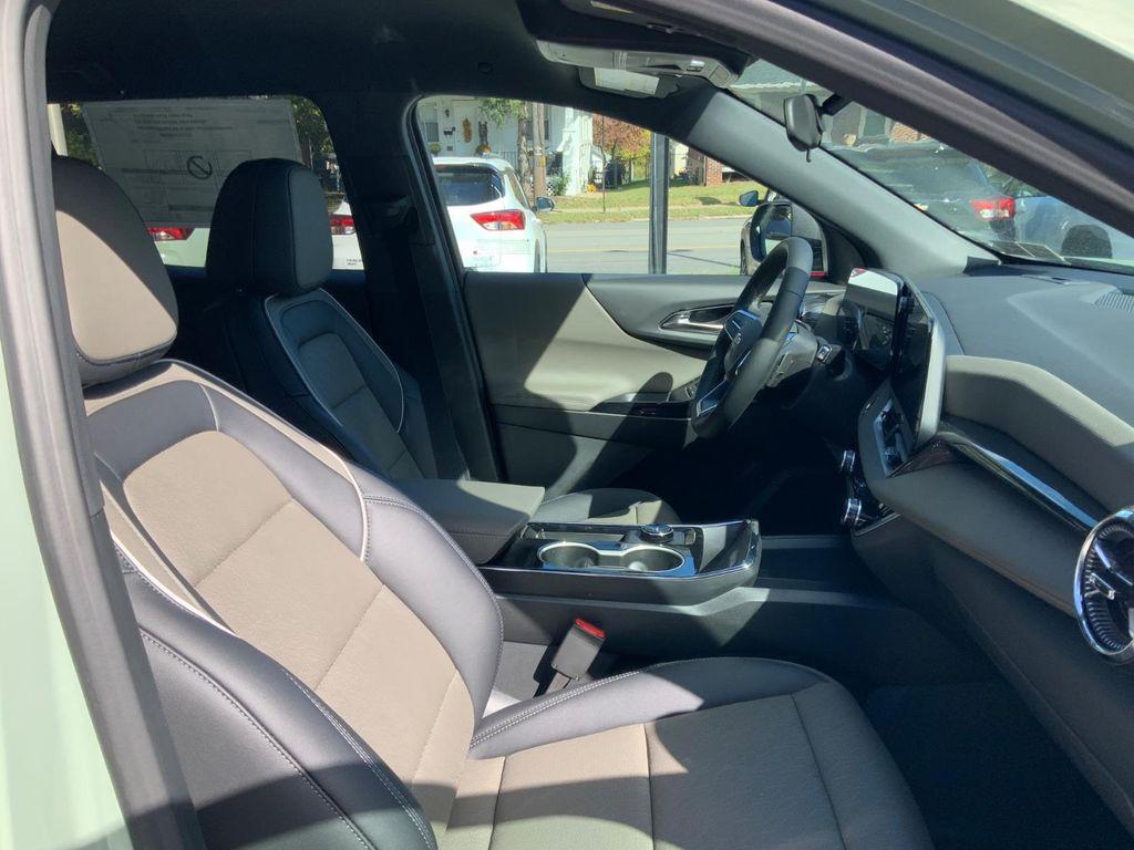 new 2026 Chevrolet Equinox car, priced at $32,768