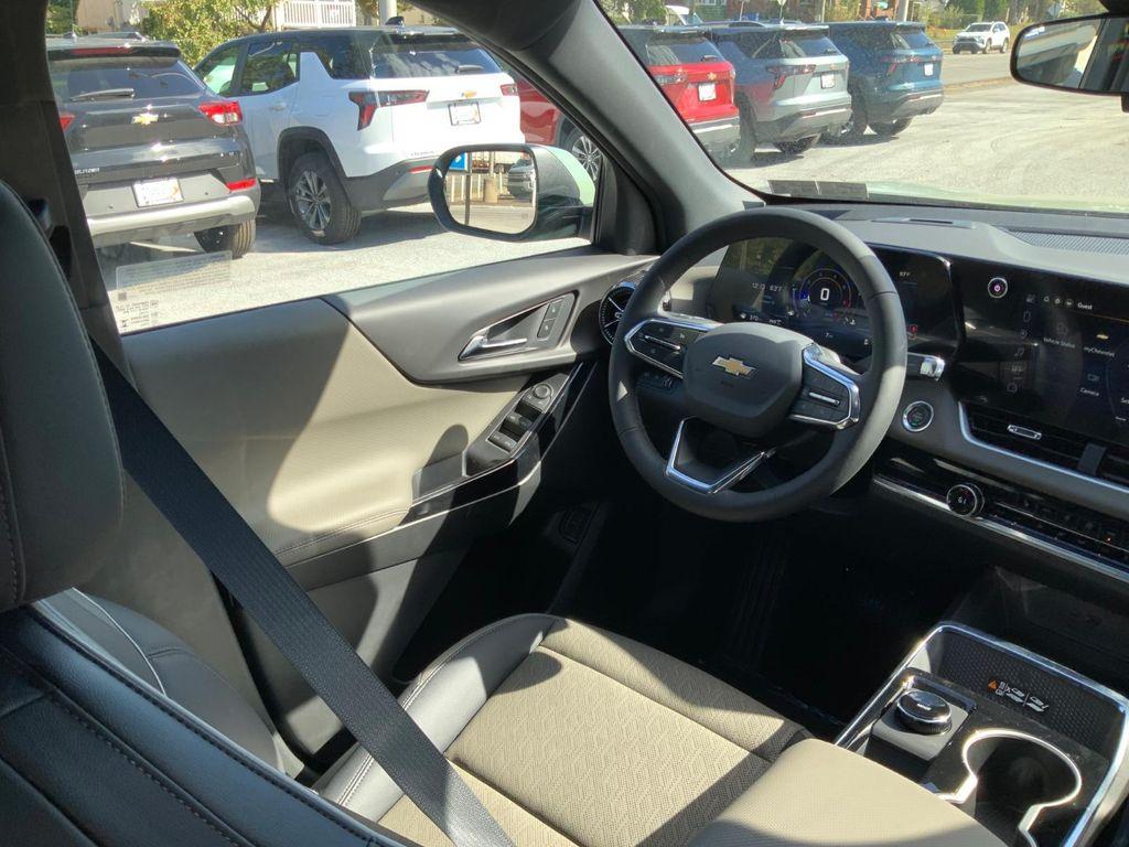 new 2026 Chevrolet Equinox car, priced at $32,768