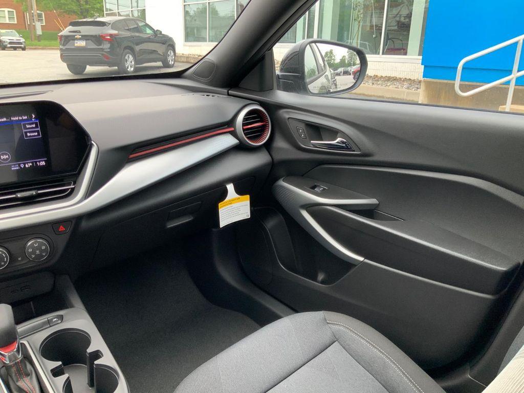 used 2025 Chevrolet Trax car, priced at $23,995