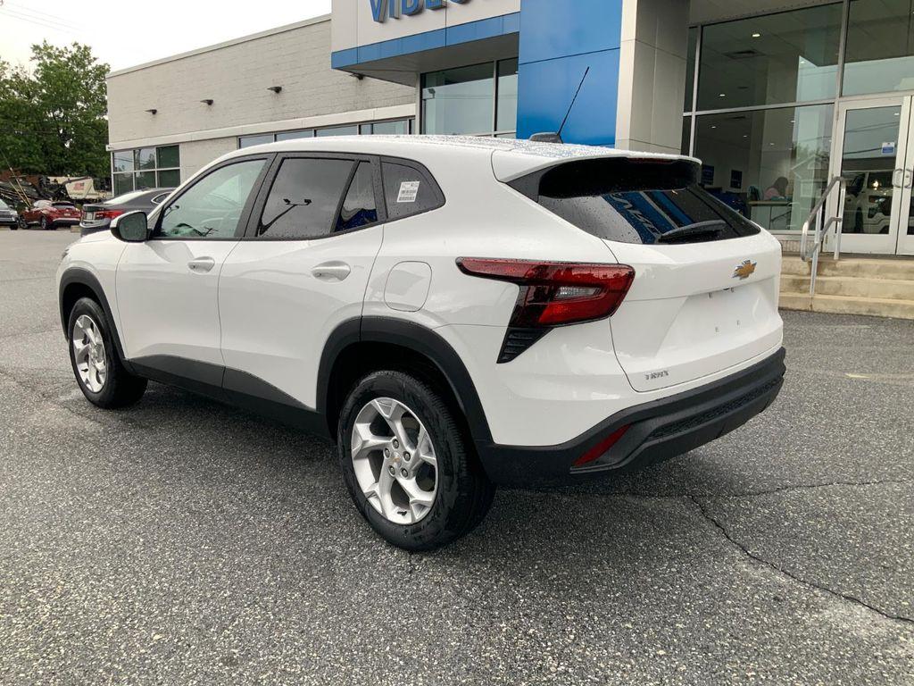 new 2025 Chevrolet Trax car, priced at $23,325