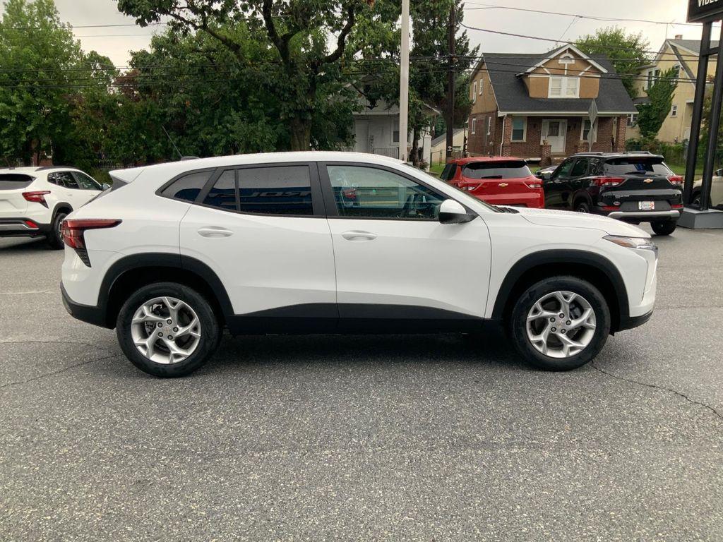 new 2025 Chevrolet Trax car, priced at $23,325