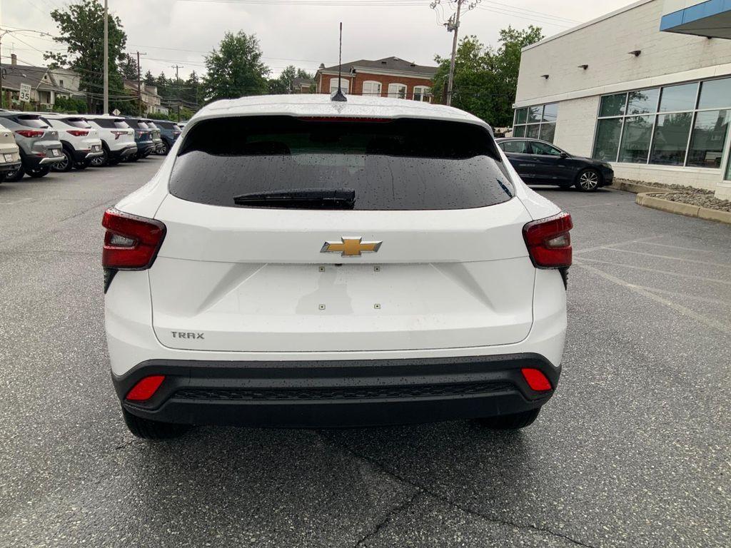 new 2025 Chevrolet Trax car, priced at $23,325