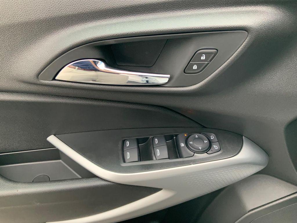 new 2025 Chevrolet Trax car, priced at $23,325