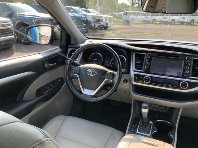 used 2018 Toyota Highlander car, priced at $26,745