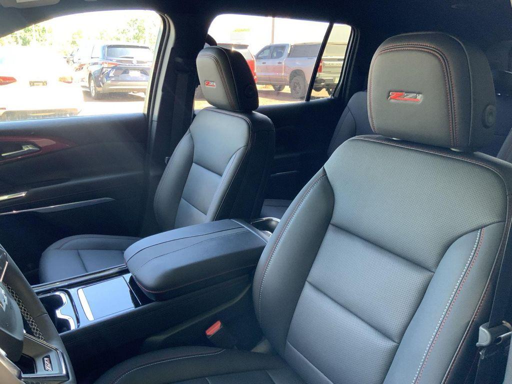 new 2026 Chevrolet Traverse car, priced at $52,090