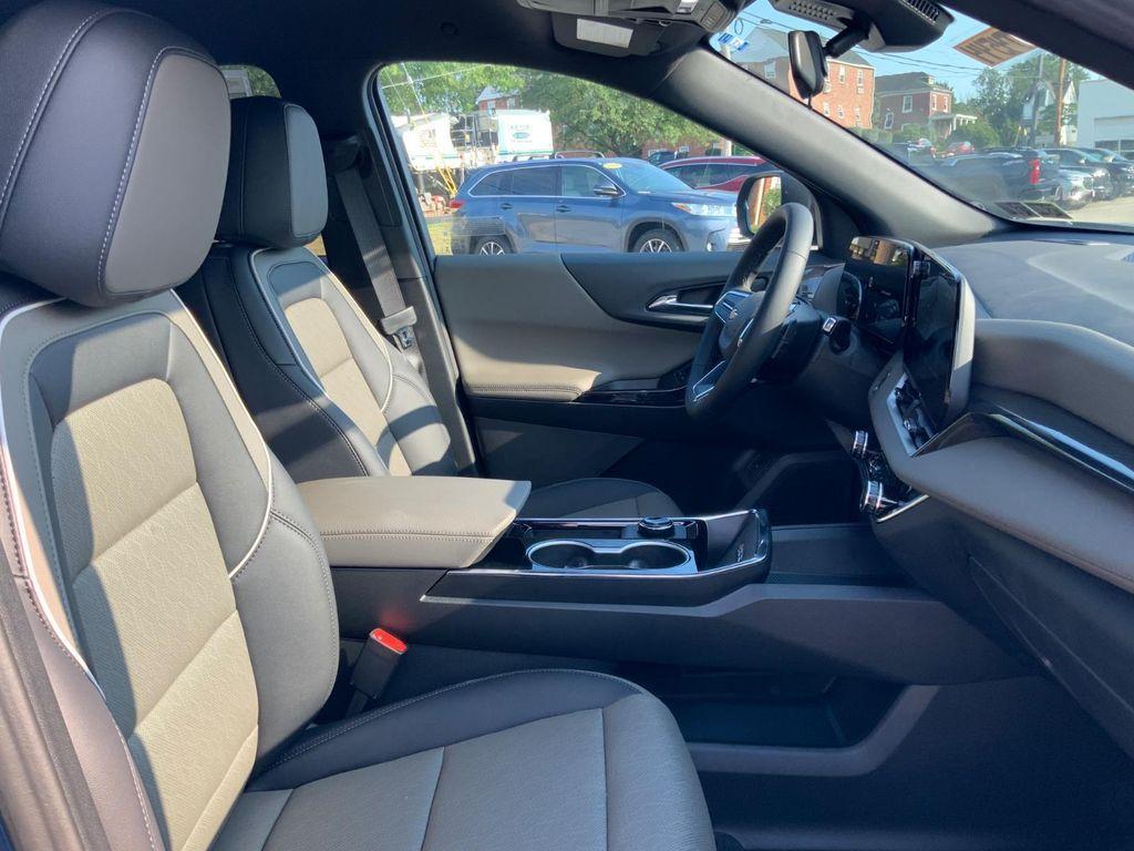 new 2026 Chevrolet Equinox car, priced at $32,270