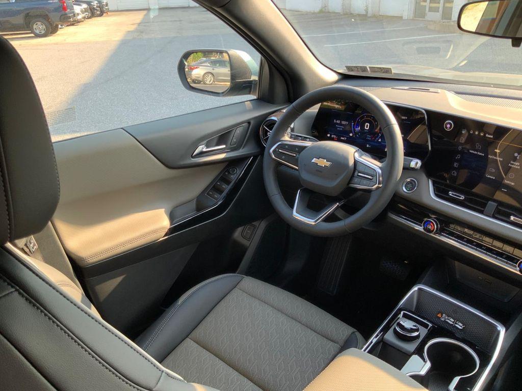 new 2026 Chevrolet Equinox car, priced at $32,270