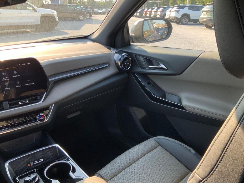 new 2026 Chevrolet Equinox car, priced at $32,270