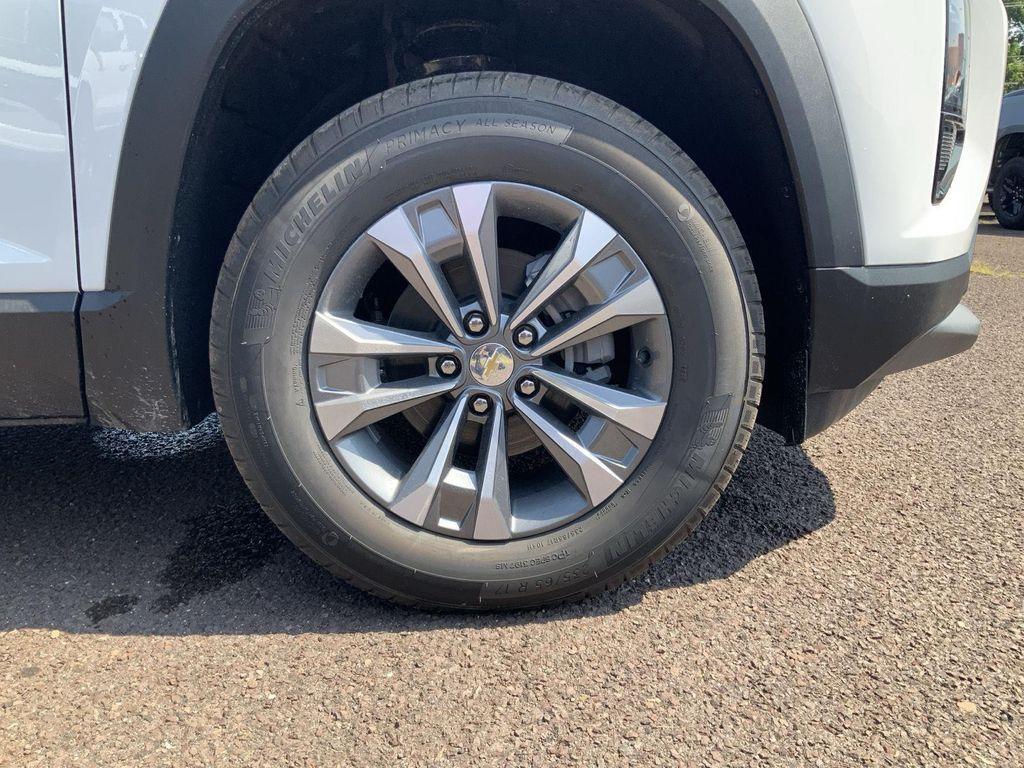 new 2026 Chevrolet Equinox car, priced at $33,383