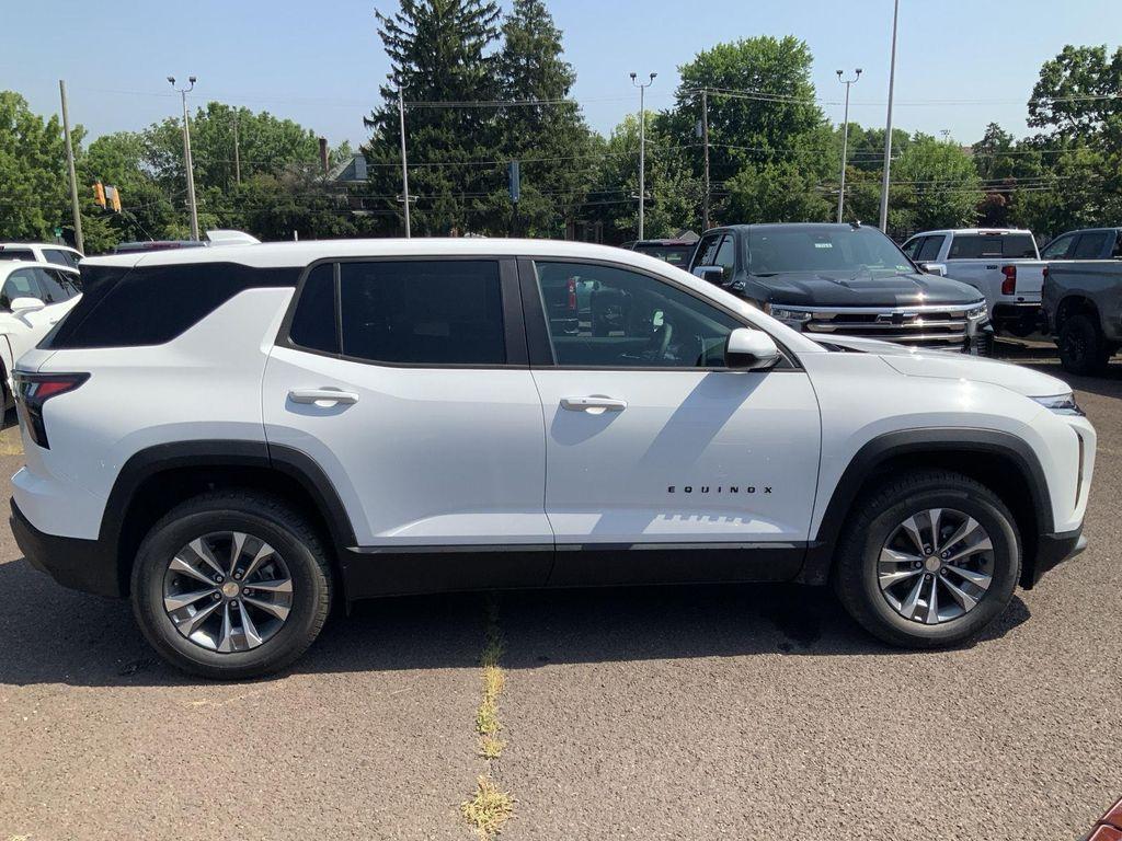 new 2026 Chevrolet Equinox car, priced at $33,383