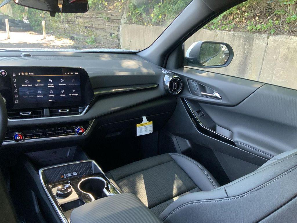 new 2026 Chevrolet Equinox car, priced at $32,768
