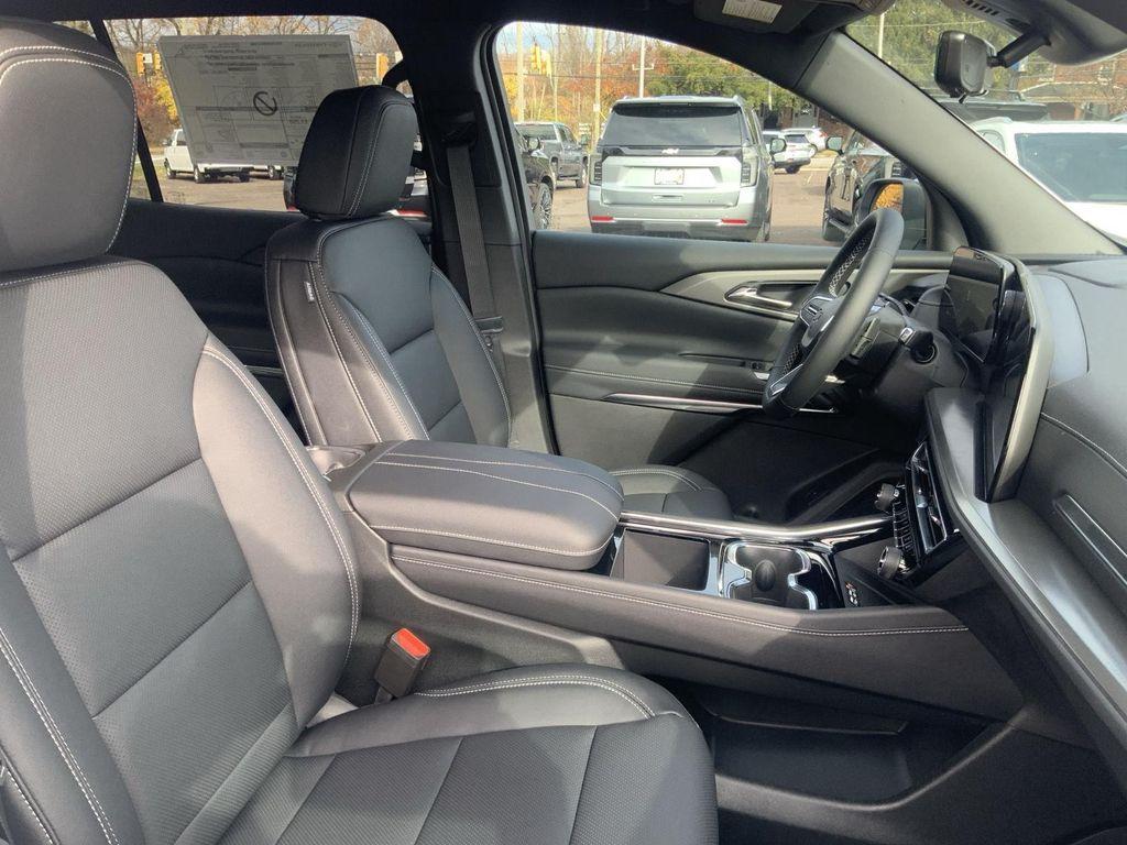 new 2026 Chevrolet Traverse car, priced at $48,754