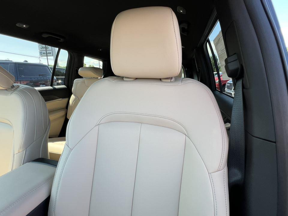 new 2025 Jeep Grand Cherokee L car, priced at $47,098