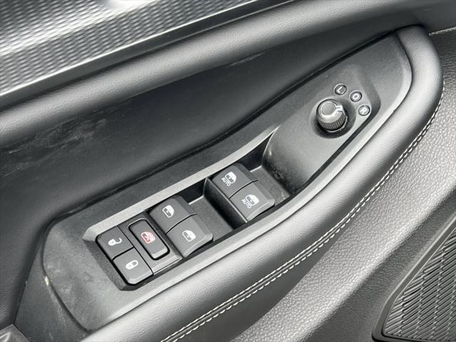 new 2025 Jeep Grand Cherokee car, priced at $40,801