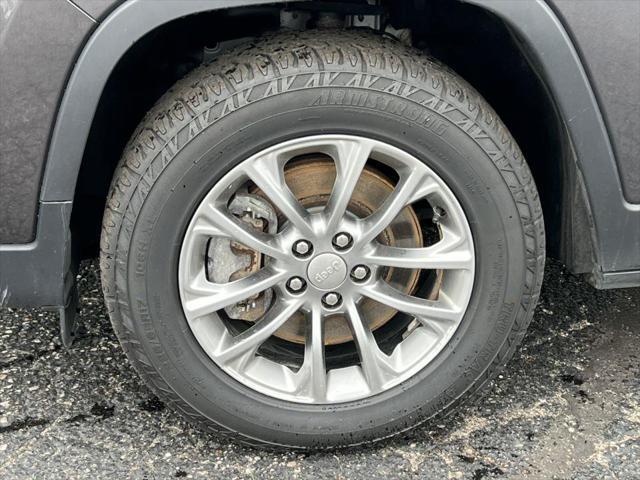 used 2020 Jeep Cherokee car, priced at $9,895
