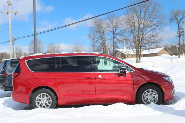 new 2025 Chrysler Pacifica car, priced at $40,221