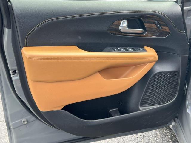 used 2022 Chrysler Pacifica car, priced at $34,228