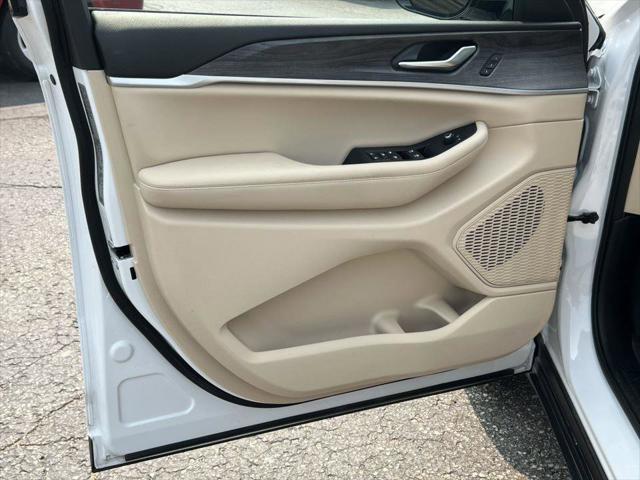 used 2023 Jeep Grand Cherokee car, priced at $34,990