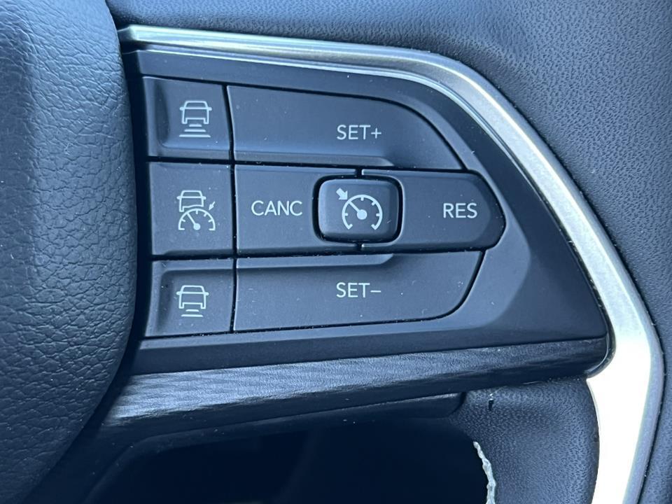 used 2023 Jeep Grand Cherokee car, priced at $32,990