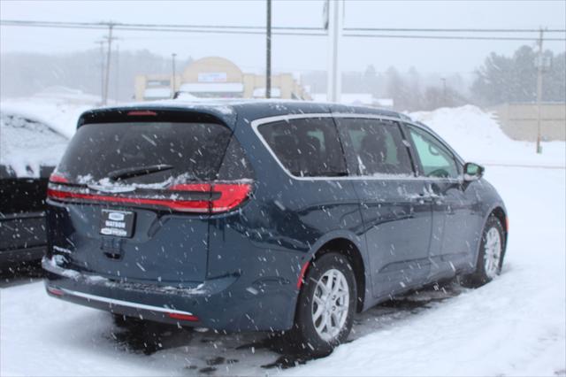 new 2025 Chrysler Pacifica car, priced at $40,222