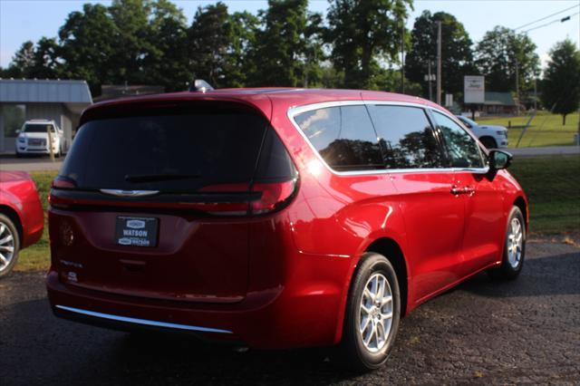 new 2024 Chrysler Pacifica car, priced at $42,842