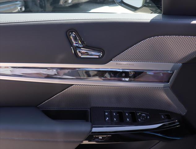 new 2025 BMW 760 car, priced at $129,625