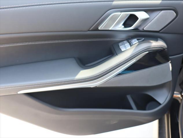 new 2025 BMW X7 car, priced at $96,520