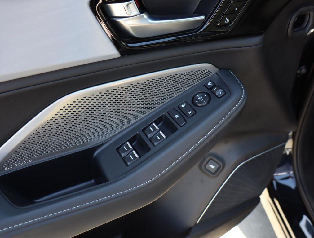 used 2023 Acura MDX car, priced at $36,995