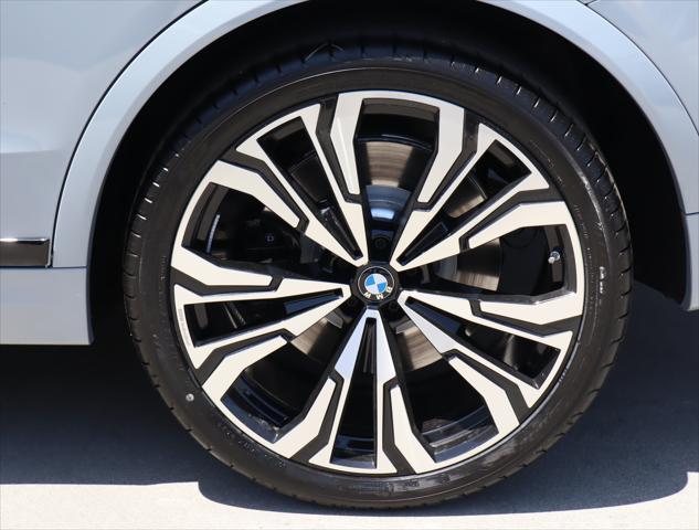 new 2025 BMW X7 car, priced at $118,595