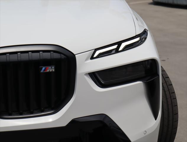 new 2025 BMW X7 car, priced at $118,575