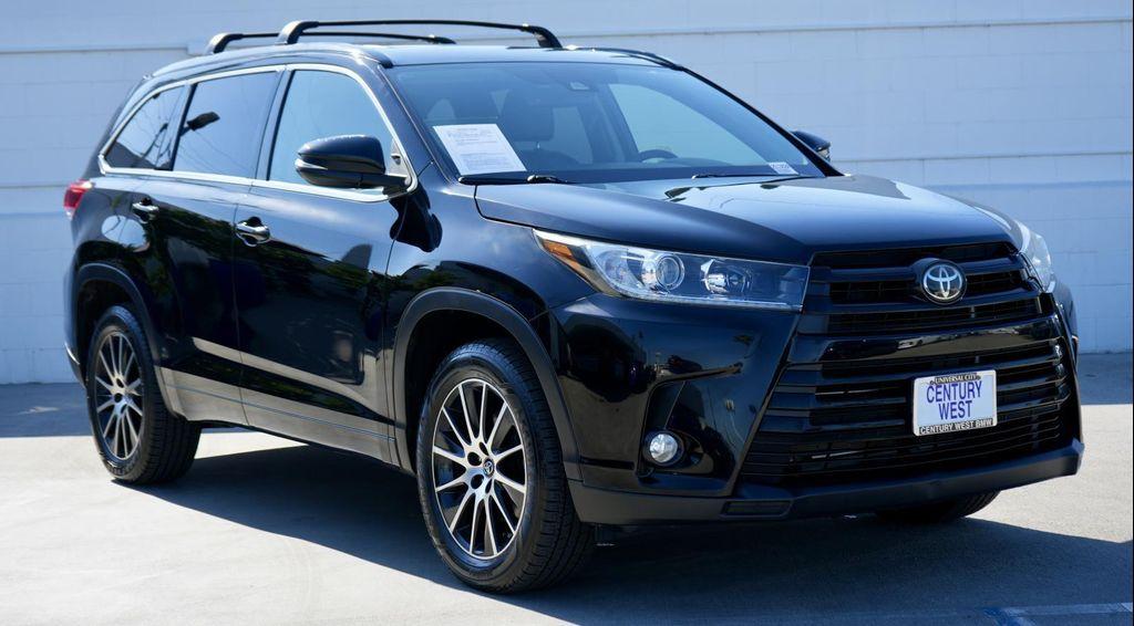 used 2018 Toyota Highlander car, priced at $22,880