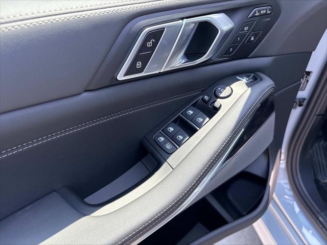 new 2026 BMW X7 car, priced at $95,025