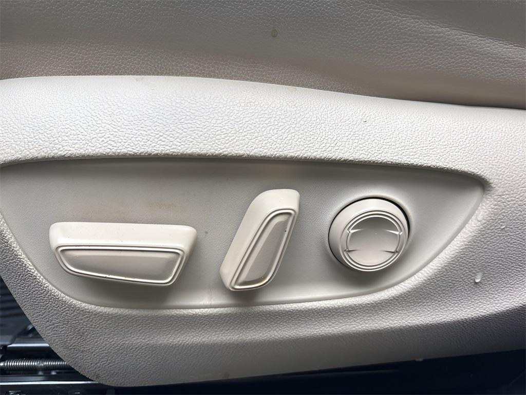 used 2020 Toyota Highlander car, priced at $27,999