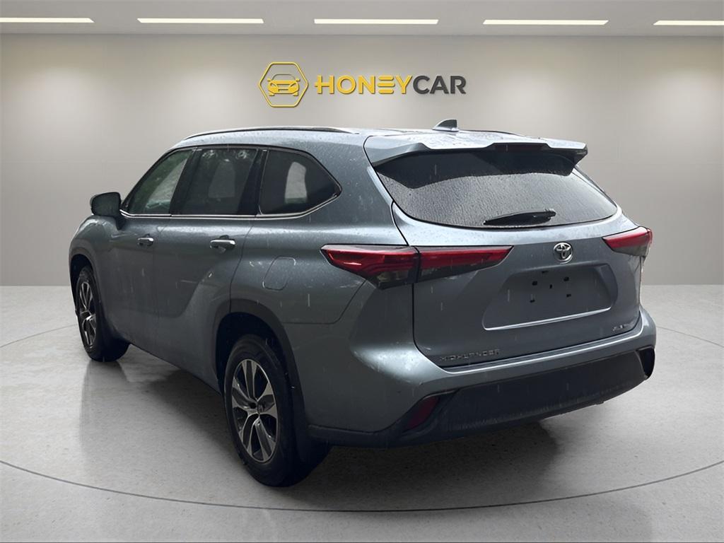 used 2020 Toyota Highlander car, priced at $27,999