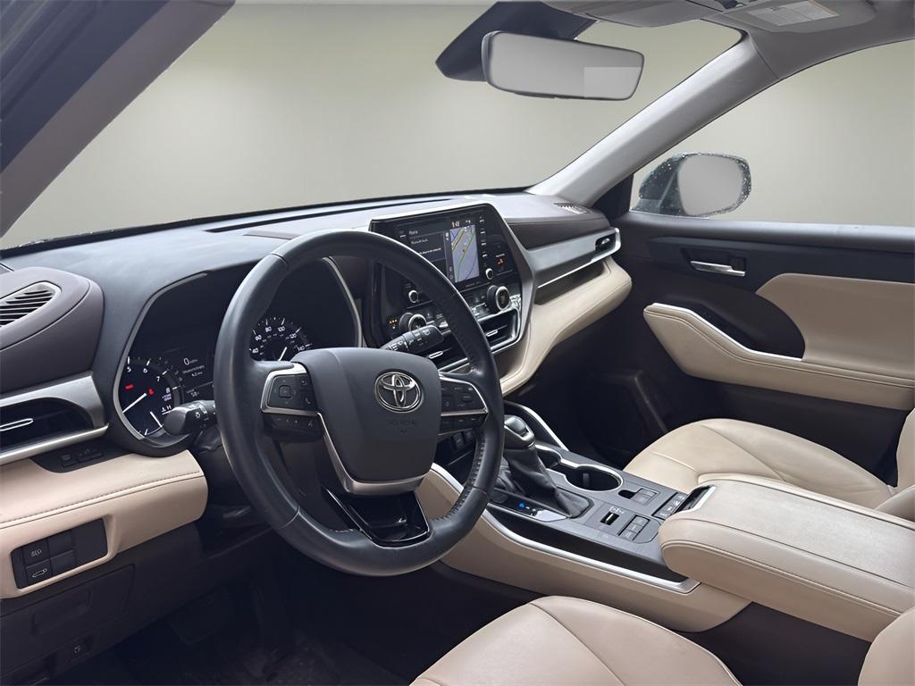 used 2020 Toyota Highlander car, priced at $27,999