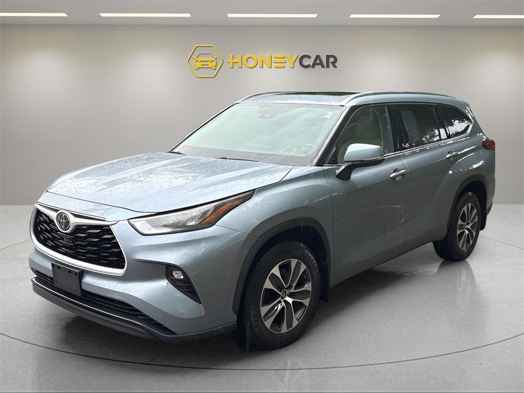 used 2020 Toyota Highlander car, priced at $27,999