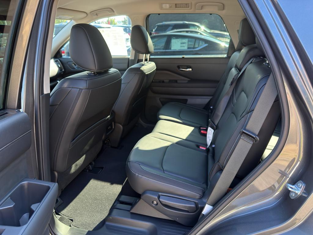 new 2025 Nissan Pathfinder car, priced at $43,865