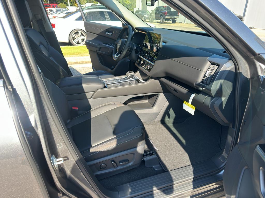 new 2025 Nissan Pathfinder car, priced at $43,865