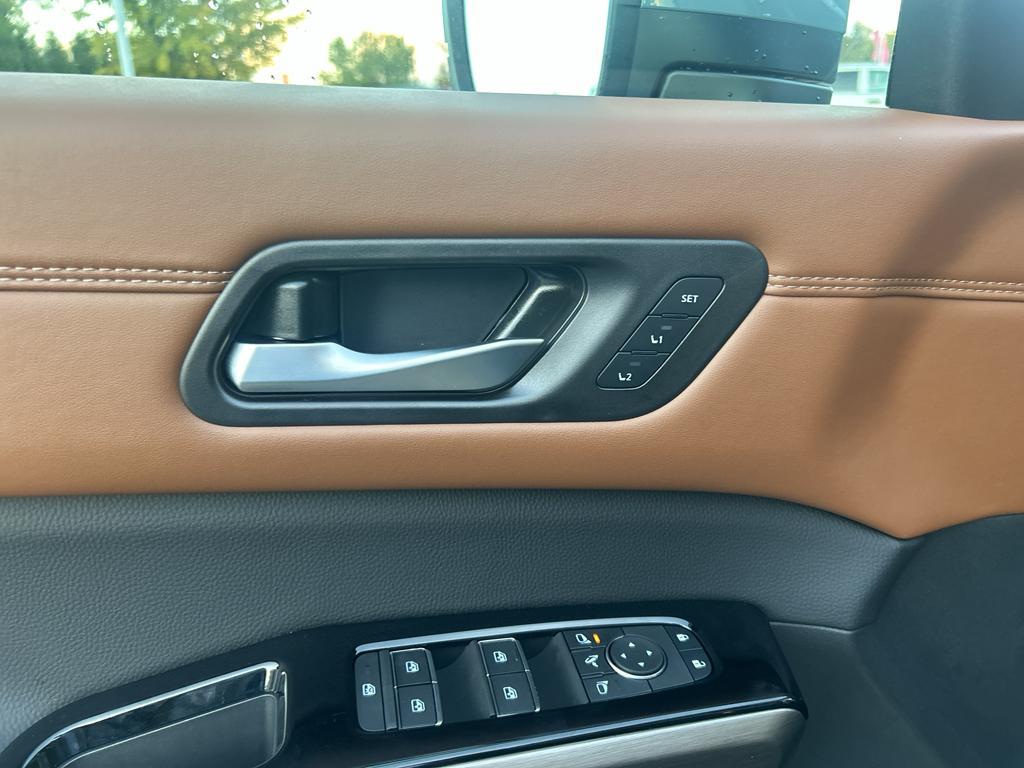 new 2025 Nissan Pathfinder car, priced at $48,990