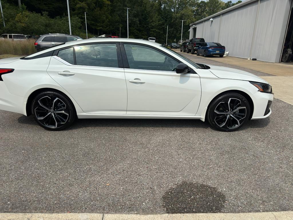 new 2025 Nissan Altima car, priced at $28,990