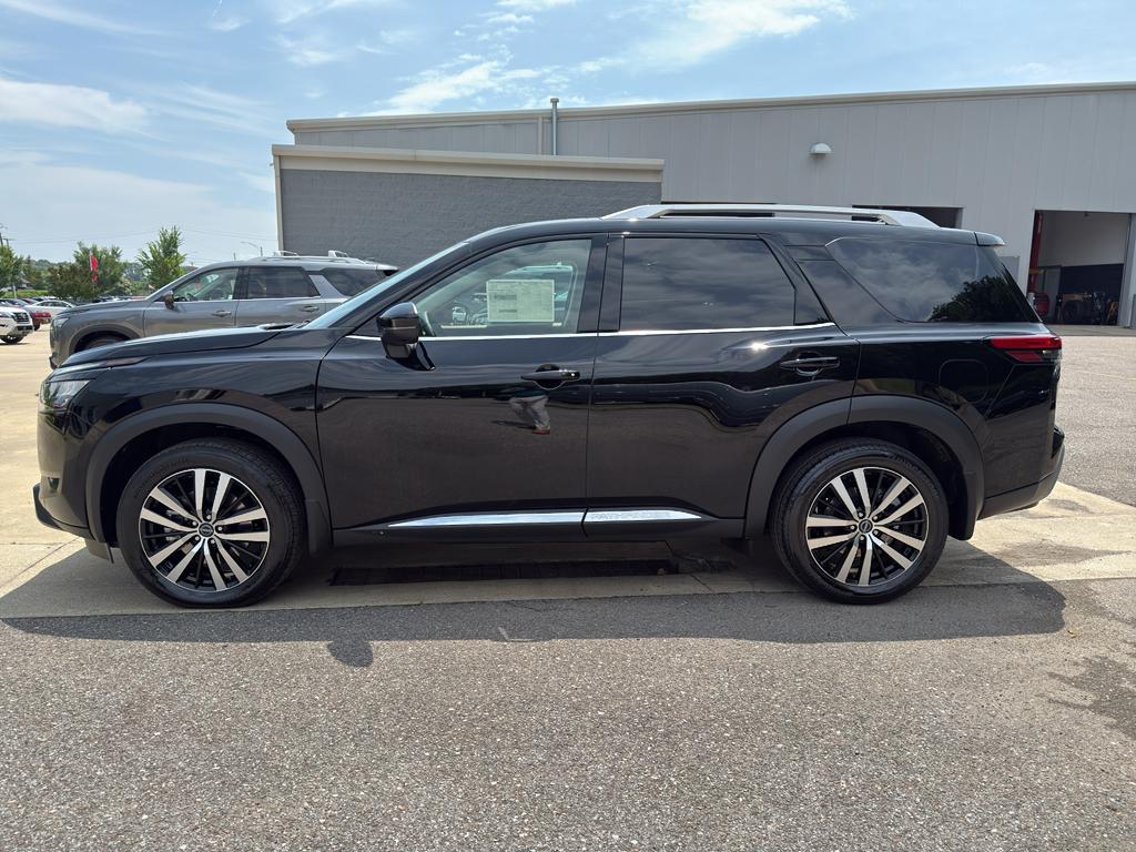 new 2025 Nissan Pathfinder car, priced at $52,401