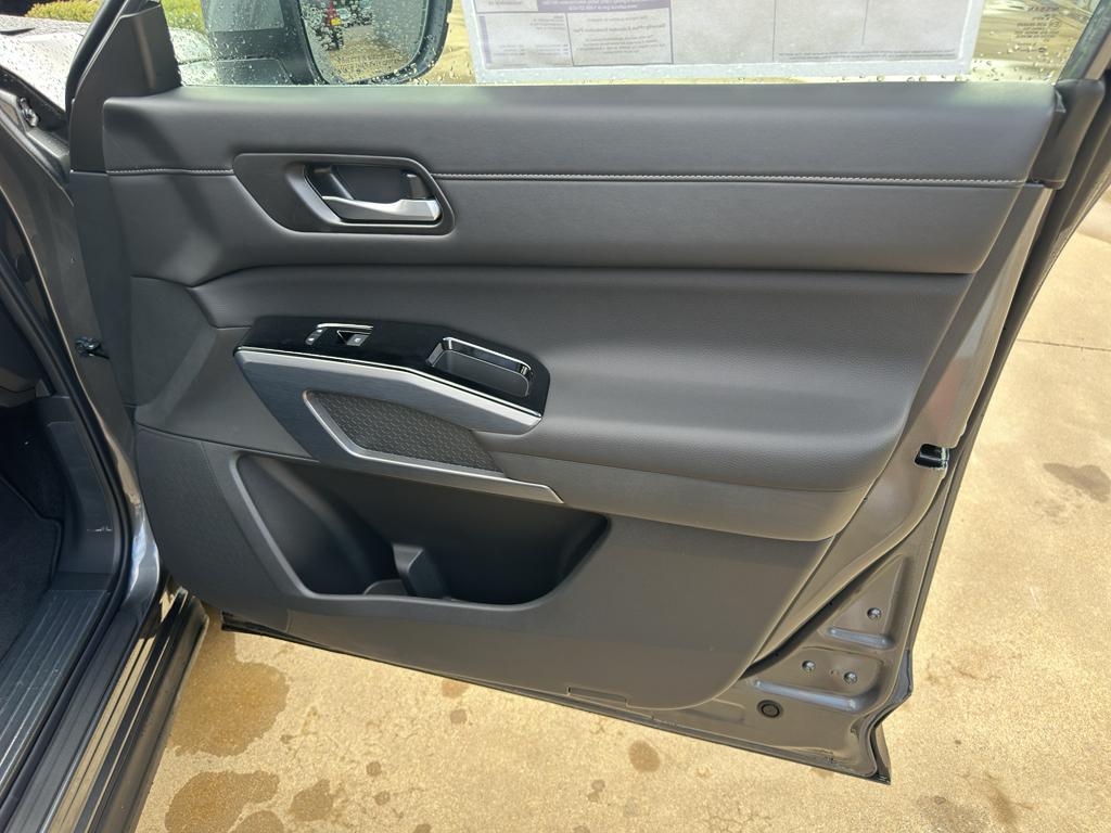 new 2025 Nissan Pathfinder car, priced at $41,290