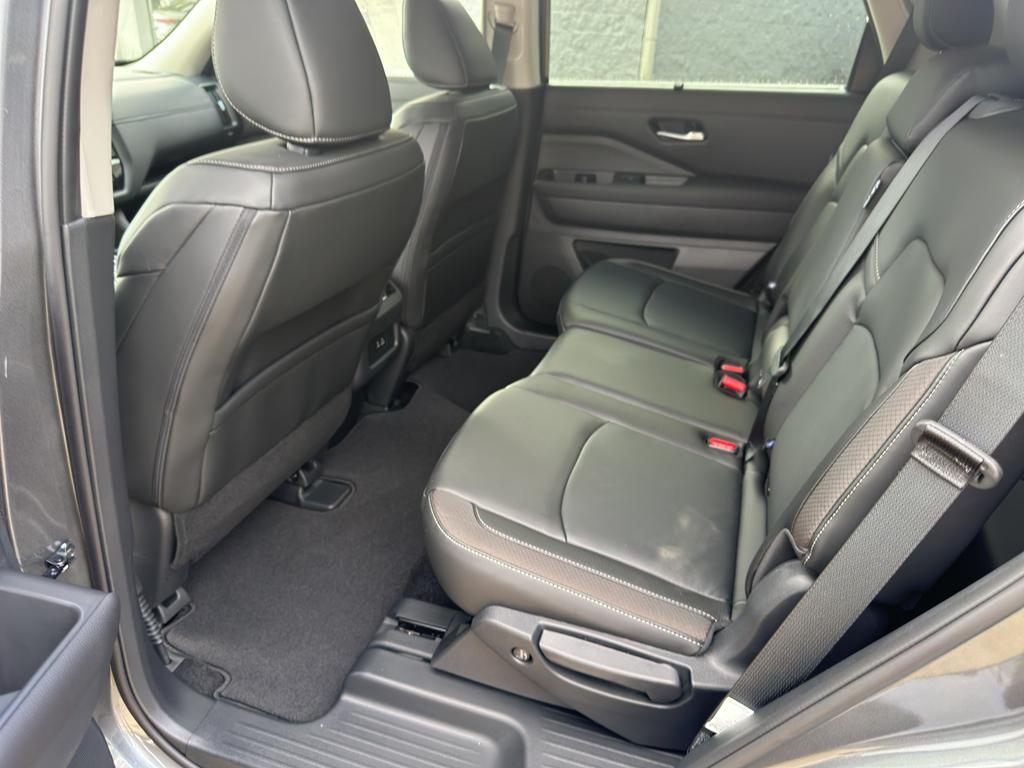 new 2025 Nissan Pathfinder car, priced at $41,290