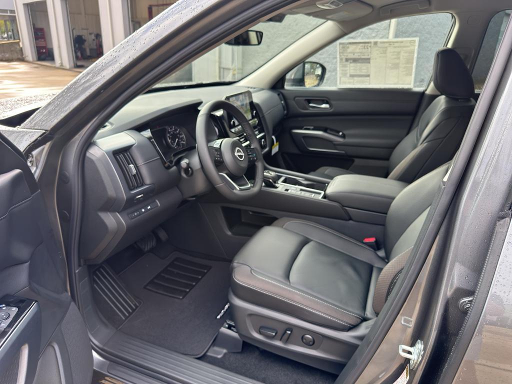 new 2025 Nissan Pathfinder car, priced at $41,290