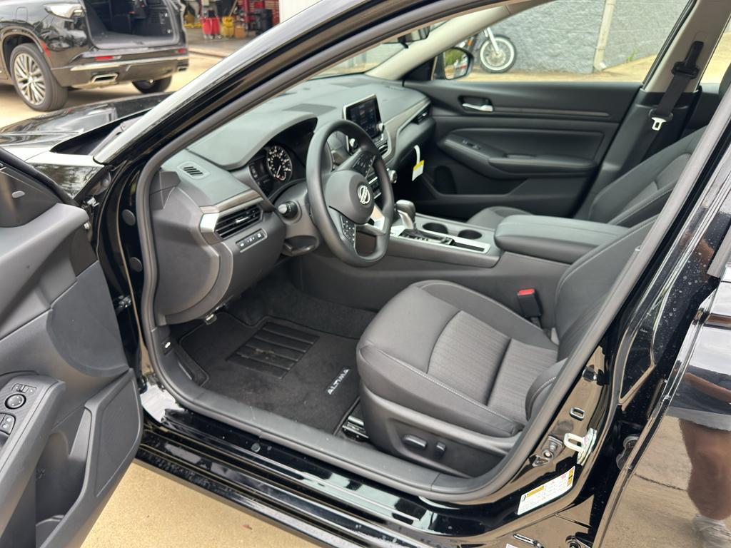 new 2025 Nissan Altima car, priced at $27,990
