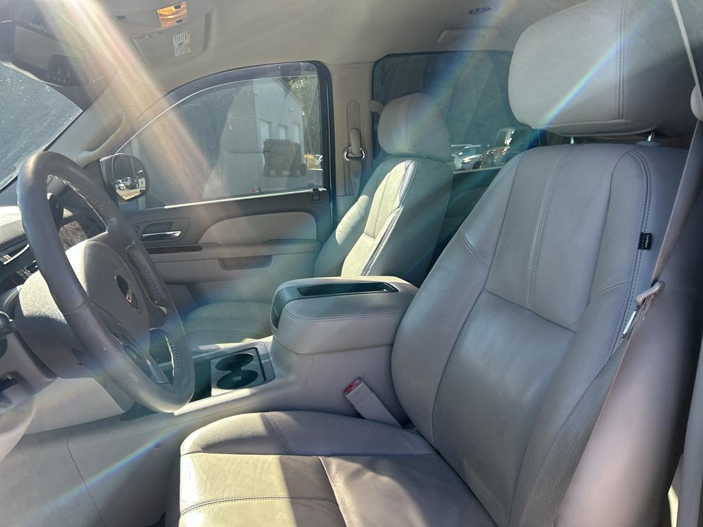 used 2013 GMC Yukon car, priced at $12,990