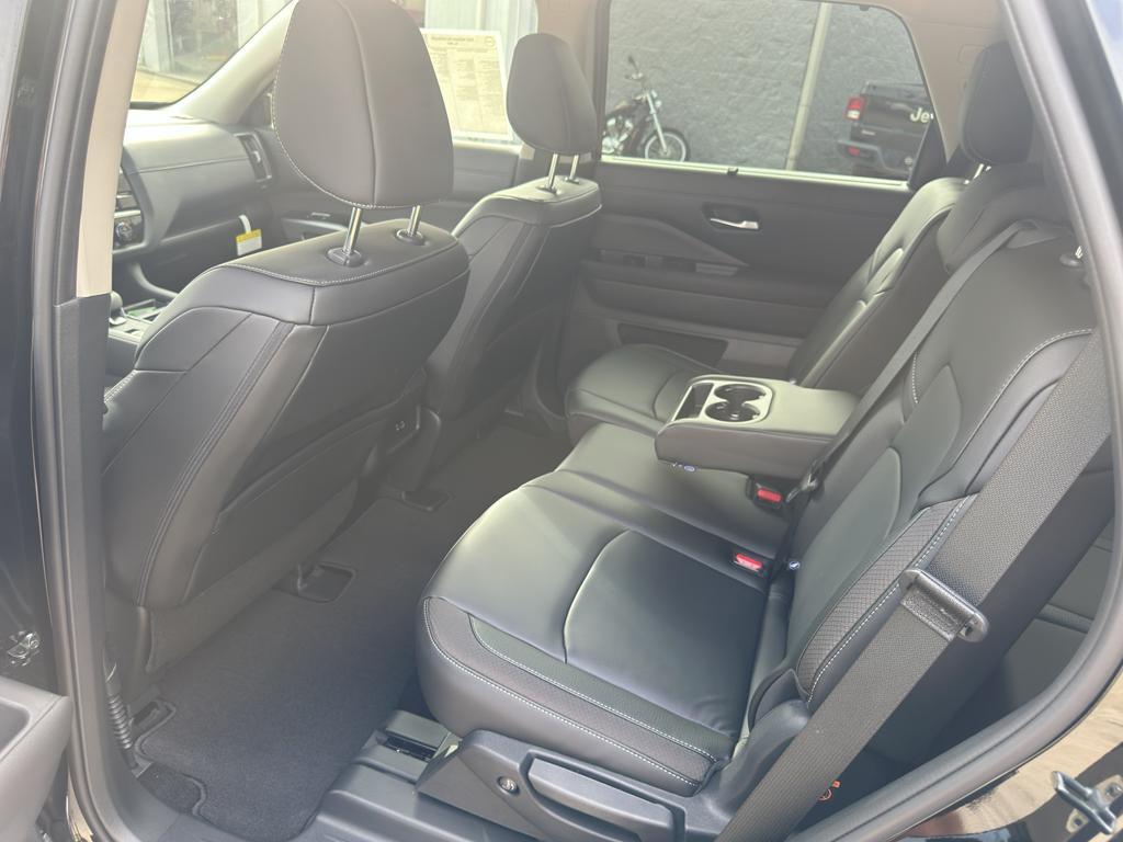 new 2025 Nissan Pathfinder car, priced at $44,990