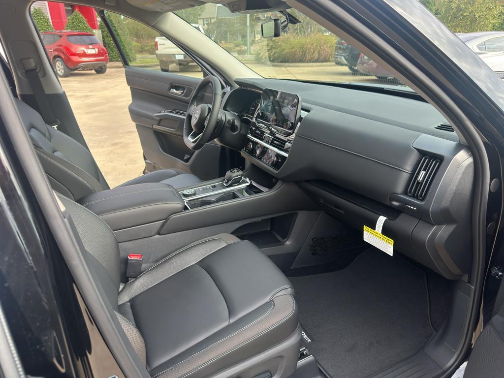 new 2025 Nissan Pathfinder car, priced at $44,990